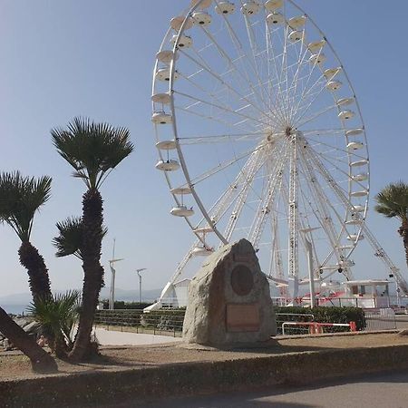 T2 Climatise A 5 Minutes A Pied De La Plage Avec Parking, Piscine Et Wifi Frejus Luaran gambar