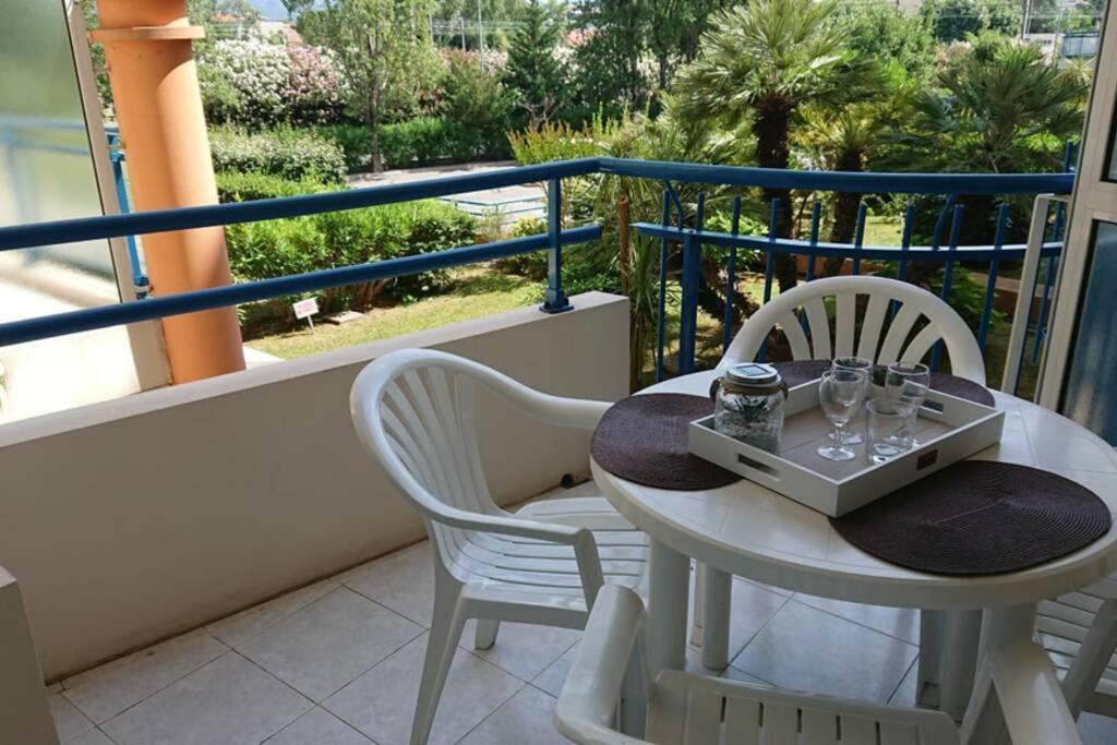 T2 Climatise A 5 Minutes A Pied De La Plage Avec Parking, Piscine Et Wifi Frejus Luaran gambar