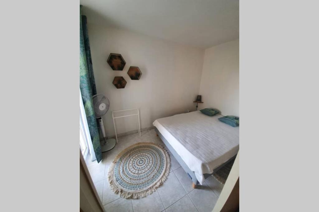 T2 Climatise A 5 Minutes A Pied De La Plage Avec Parking, Piscine Et Wifi Frejus Luaran gambar