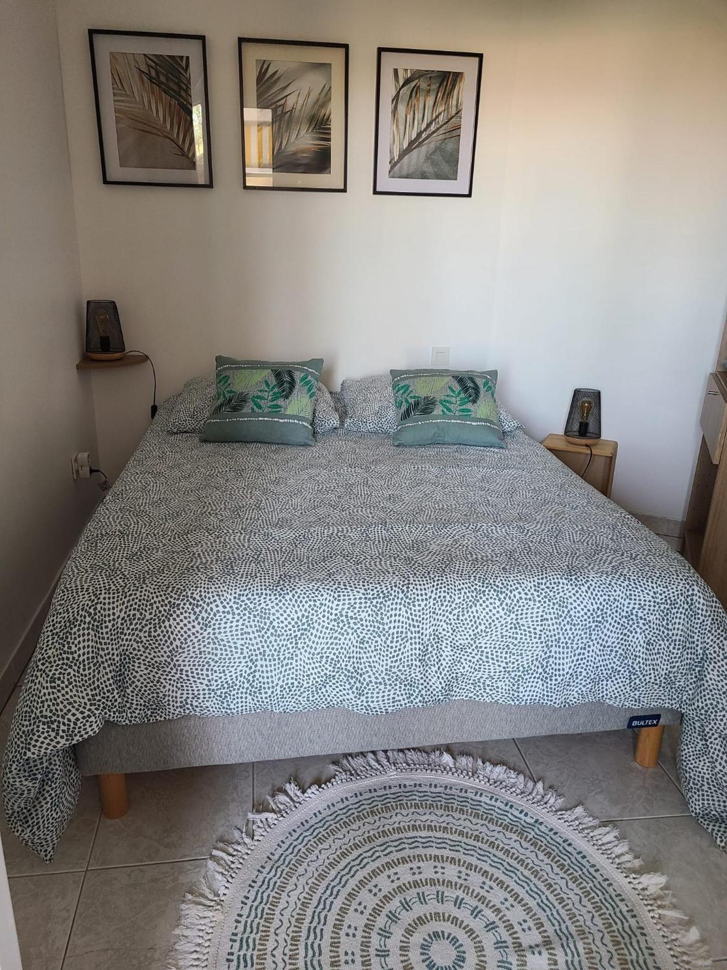 T2 Climatise A 5 Minutes A Pied De La Plage Avec Parking, Piscine Et Wifi Frejus Luaran gambar